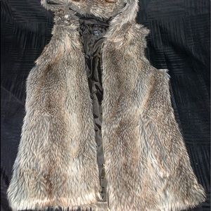 Rue 21 fur vest